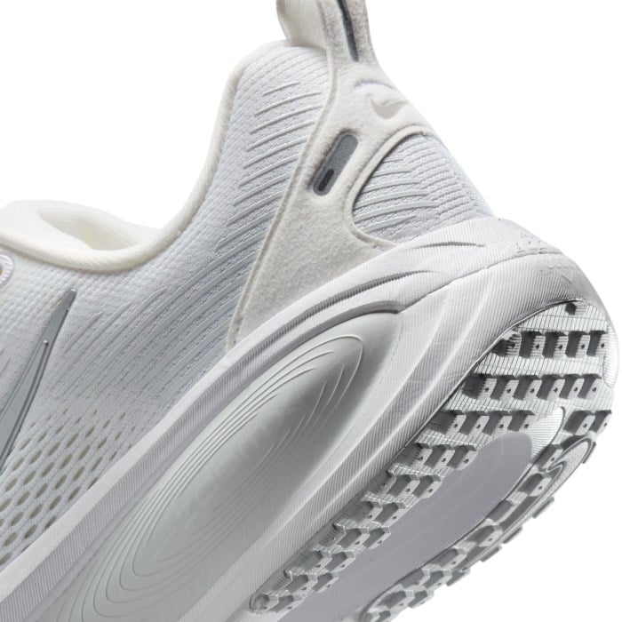 Nike Vomero 18 - Womens Running Shoes - White/Metallic Silver/Photon Dust