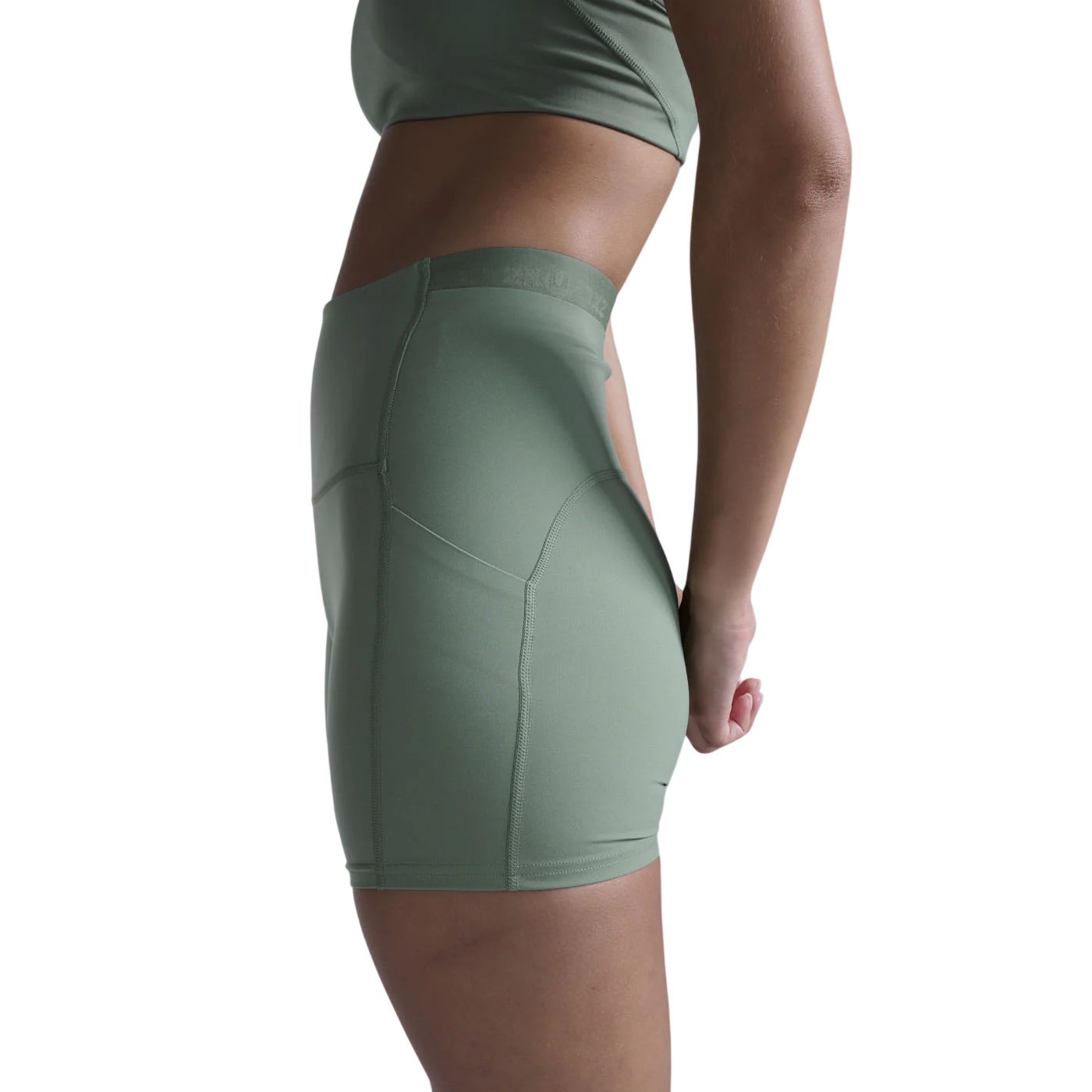 2XU Form Stash Hi-Rise Womens 4 Inch Compression Shorts with Pockets - Fern/Fern