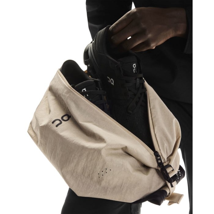 On Sling Pack 9L - Sand