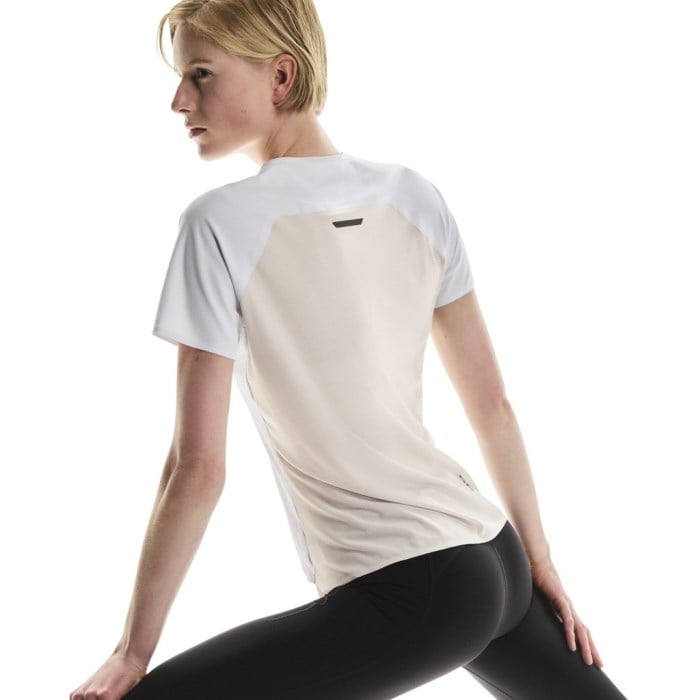 On Running Performance-T Womens Running T-Shirt - White/Silver