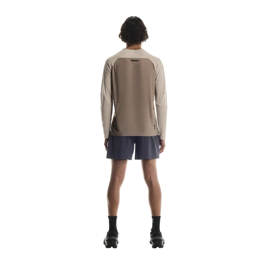 On Running Performance Long-T Mens Running Top - Desert/Cinder