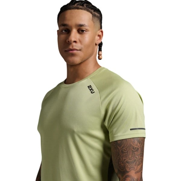 2XU Aero Mens Running T-Shirt - Green Mist/Hunter Green