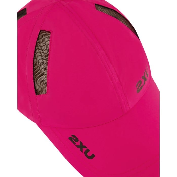 2XU Running Cap - Fuchsia/Black