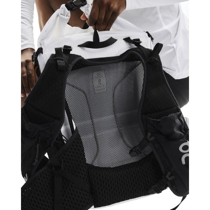 On Trail Pack 20L Backpack - White/Black