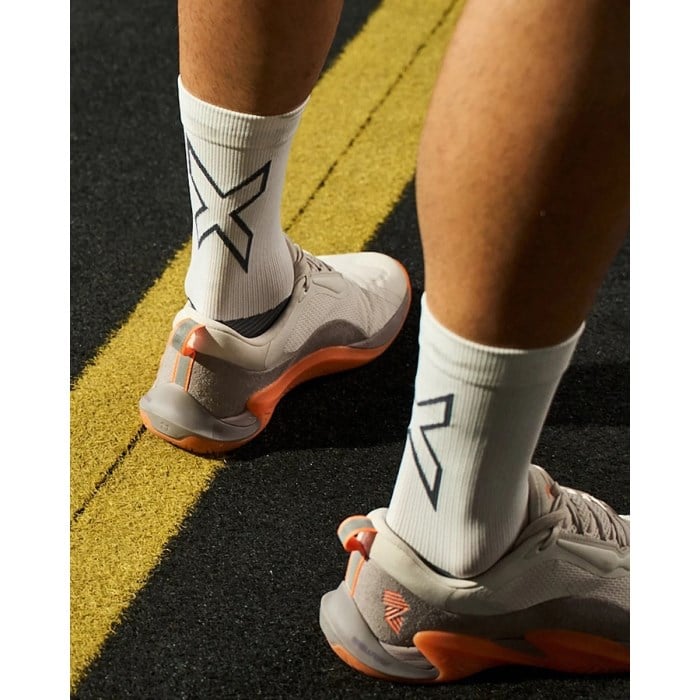2XU Vectr Light Cushion Crew Running Socks - White/Grey - image 4