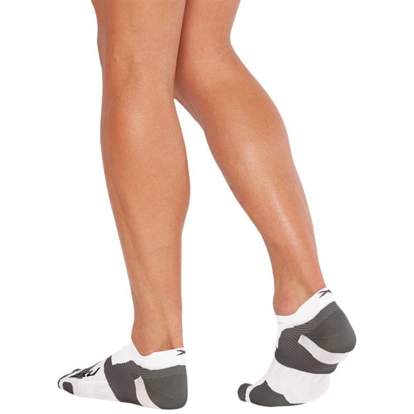 2XU Vectr Ultralight No Show - Unisex Sports Socks - White/Grey